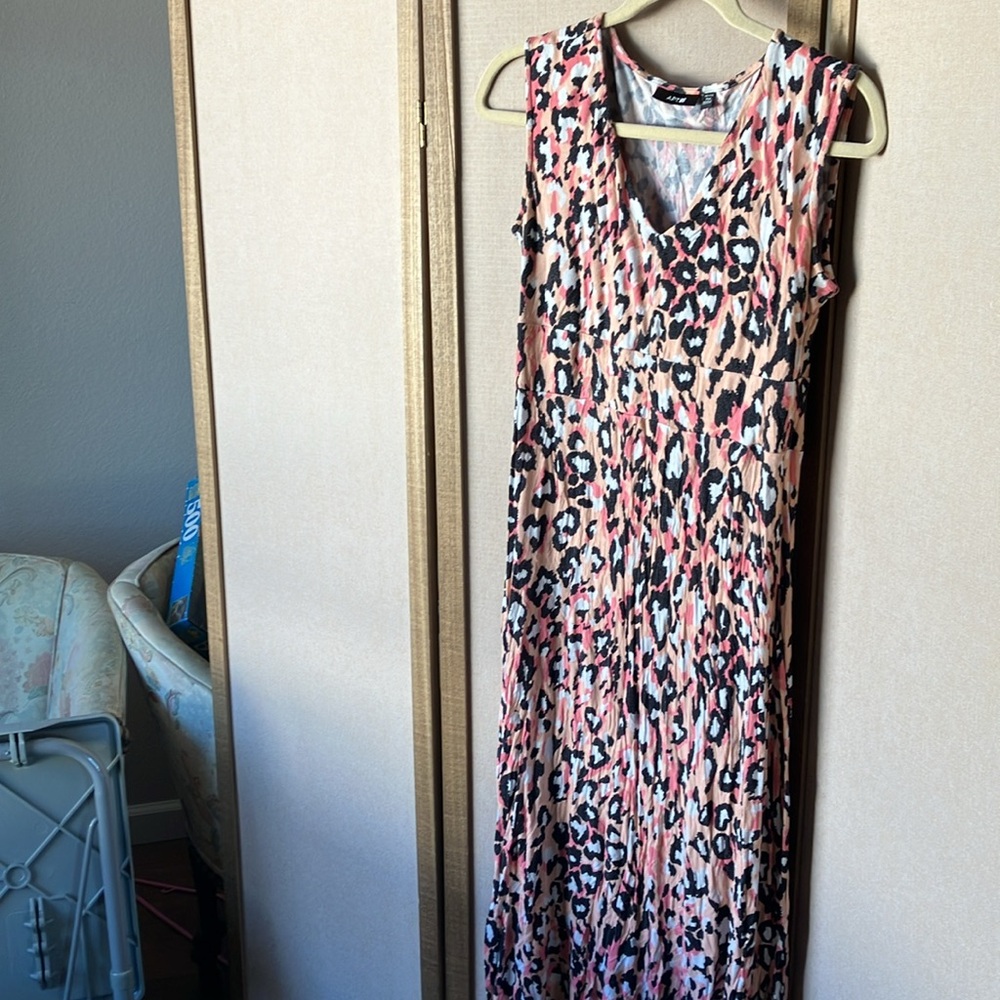 FINAL MARKDOWN Apt. 9 Petite dress with Floral Design petite med